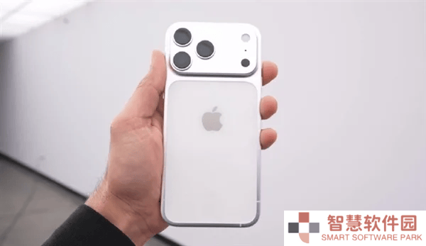 iPhone 17 Pro设计大变！铝合金玻璃拼接，镜头模组横向大矩阵布局曝光