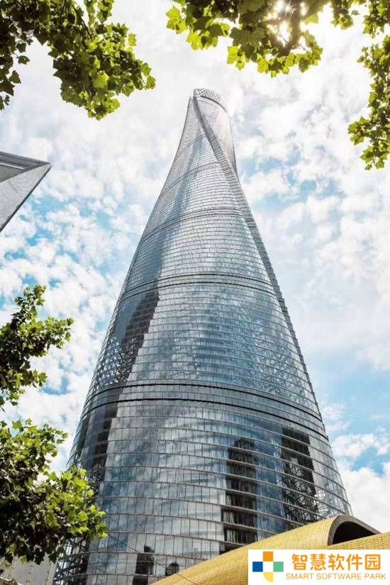 上海中心大厦“镇楼神器”阻尼器：强风中舞动，守护摩天大楼稳如泰山