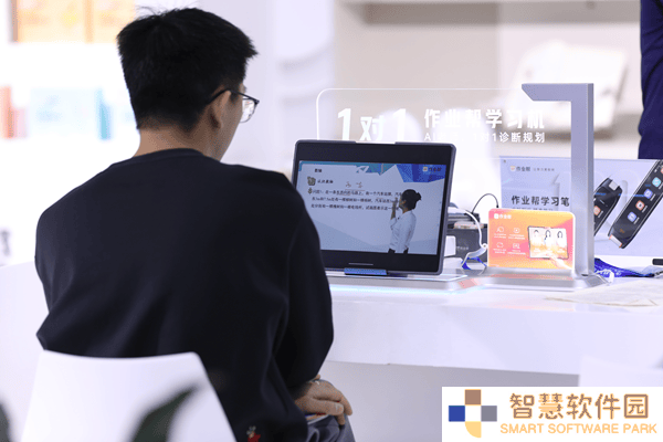 作业帮学习机领跑市场，一季度夺双冠，性价比之王实至名归！