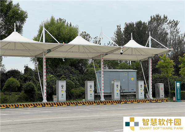 五一高速充电忙！纯电汽车充电量激增15%，超3550万千瓦时