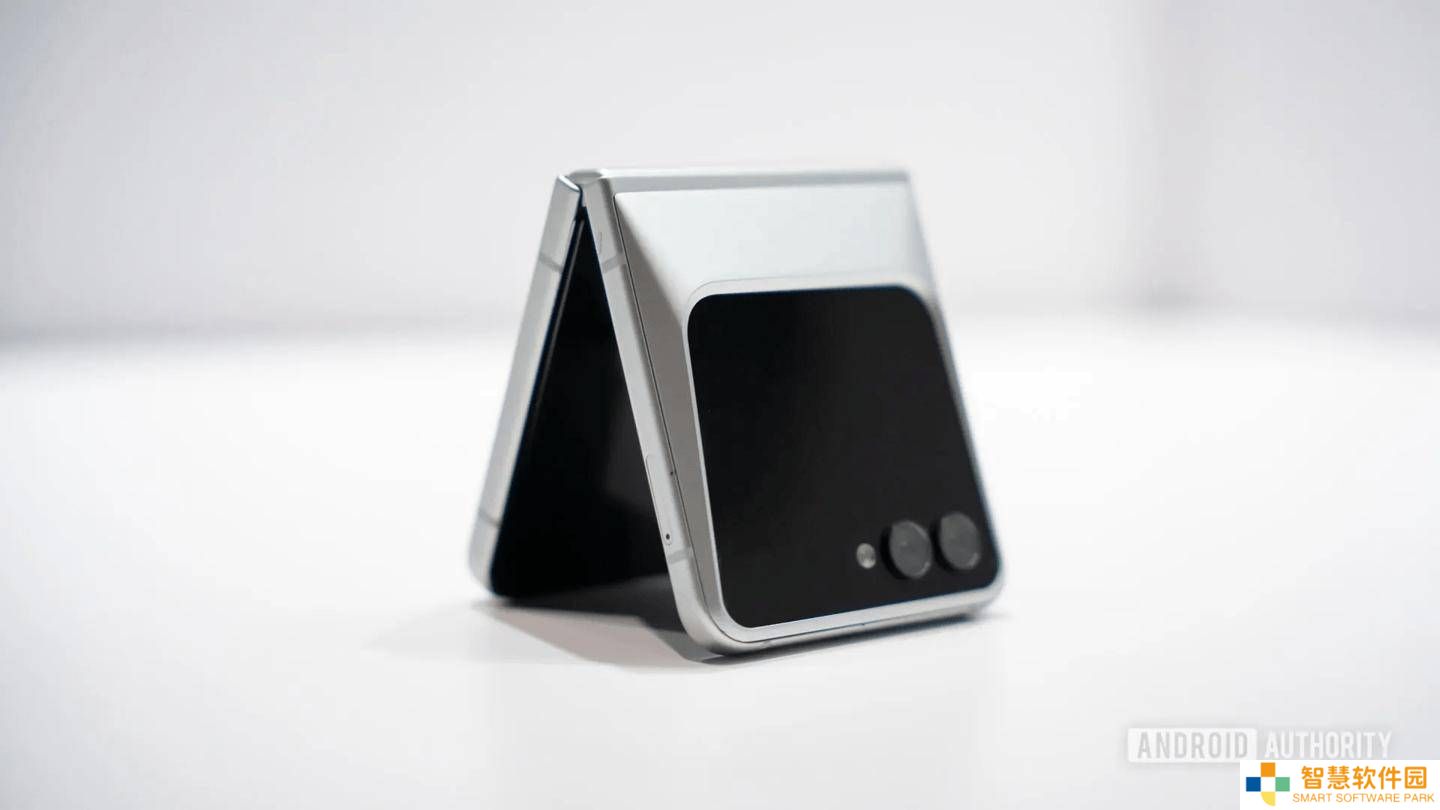 三星展出Polygon Foldable概念机，金属棱角设计酷似特斯拉Cybertruck！